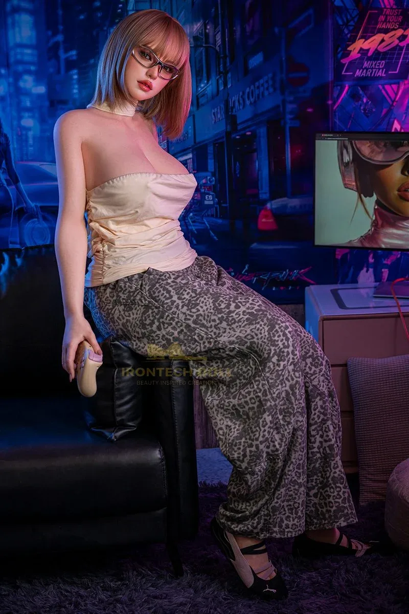 Akiyama S40 165cm Silicone Sex Doll view 1